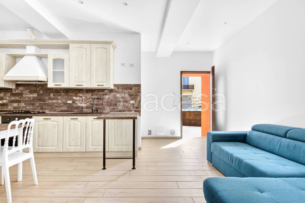 appartamento in vendita a Como in zona Albate