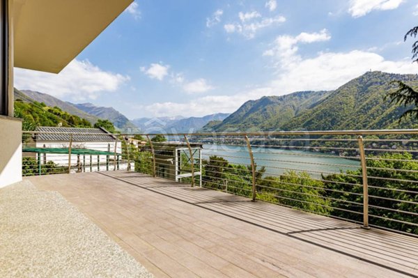 casa indipendente in vendita a Como in zona Como Centro