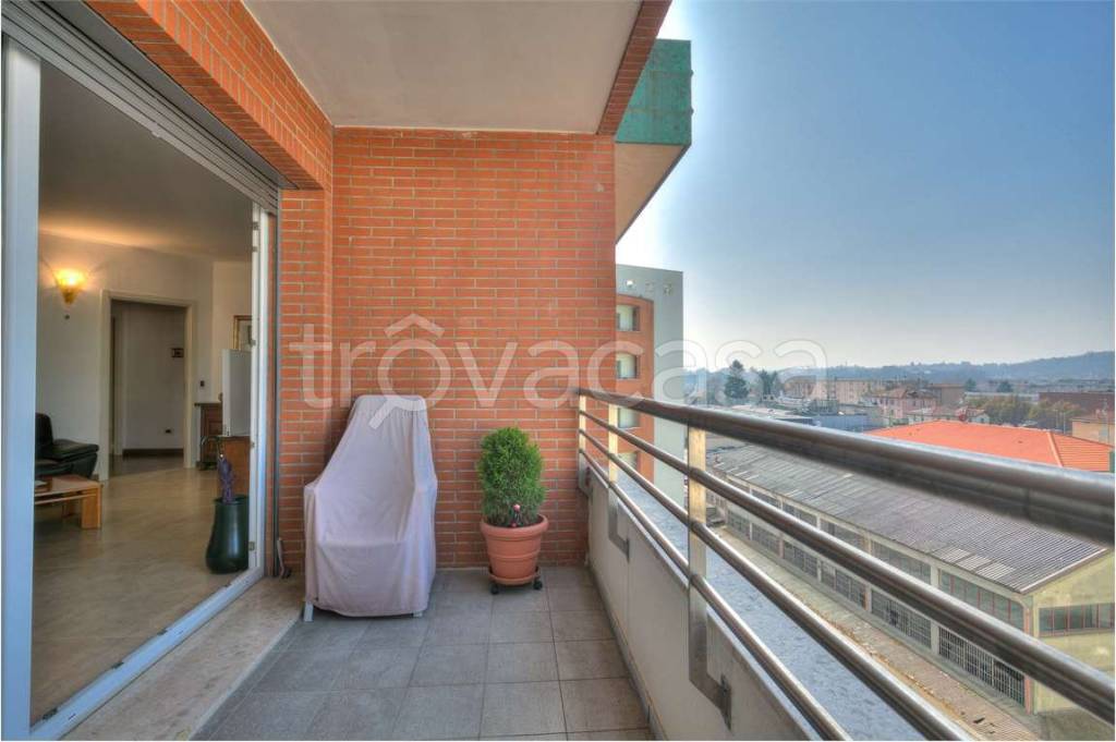 appartamento in vendita a Como in zona Camerlata