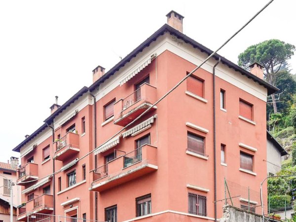 appartamento in vendita a Como in zona Villa Olmo