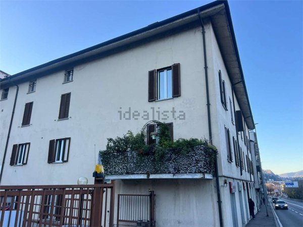 appartamento in vendita a Como in zona Lora