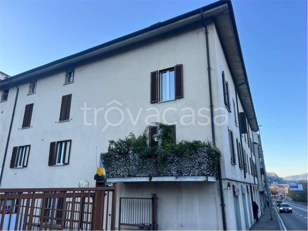 appartamento in vendita a Como in zona Caserme
