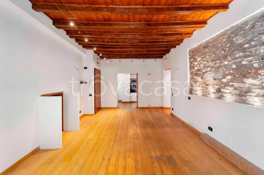 appartamento in vendita a Como in zona Como Centro