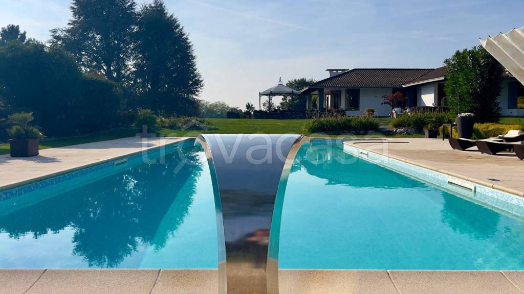 casa indipendente in vendita a Como in zona Como Centro