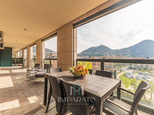 appartamento in vendita a Como in zona Borghi