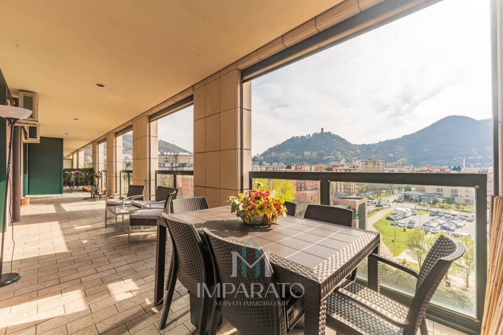 appartamento in vendita a Como in zona Borghi