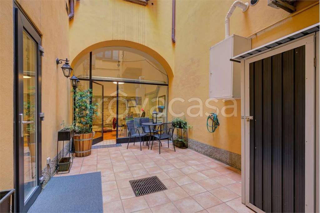 ufficio in vendita a Como in zona Piazza Volta