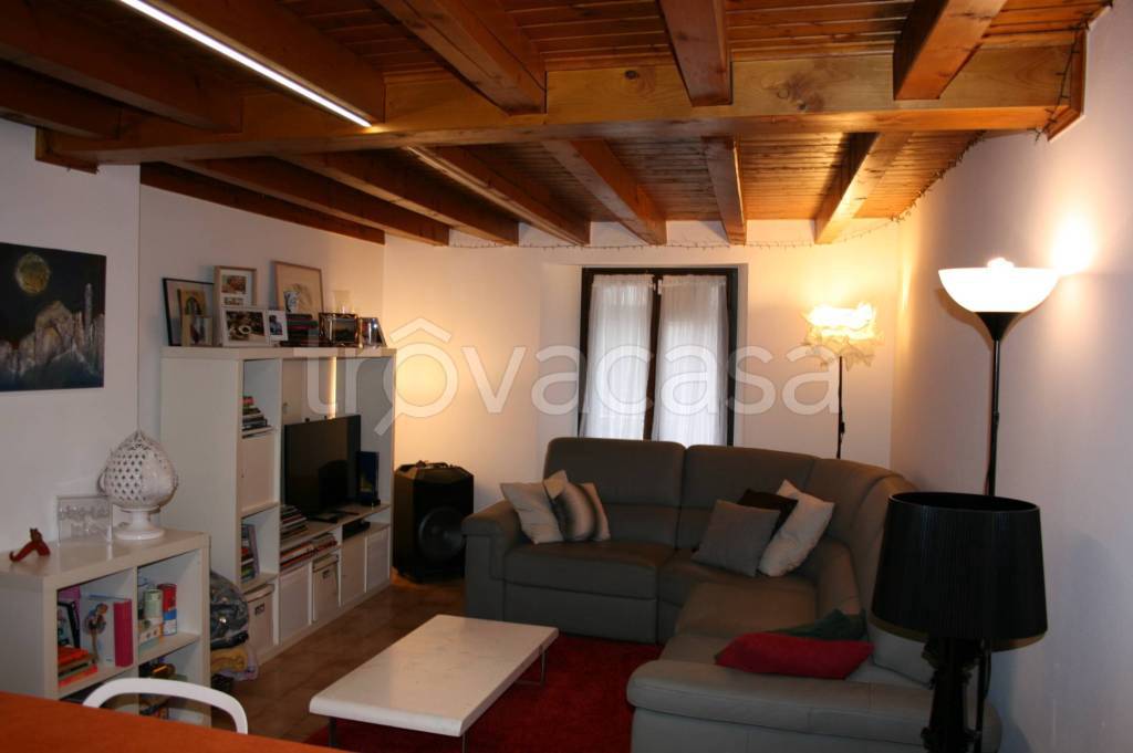 appartamento in vendita a Como in zona Borghi