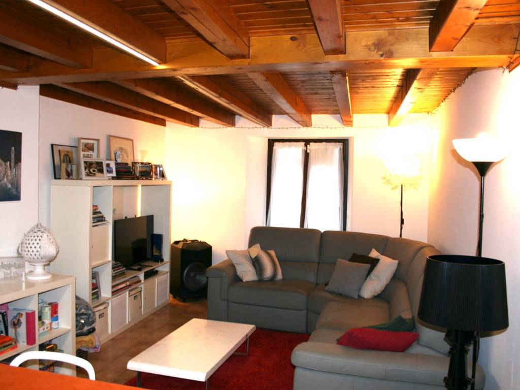 appartamento in vendita a Como in zona Borghi