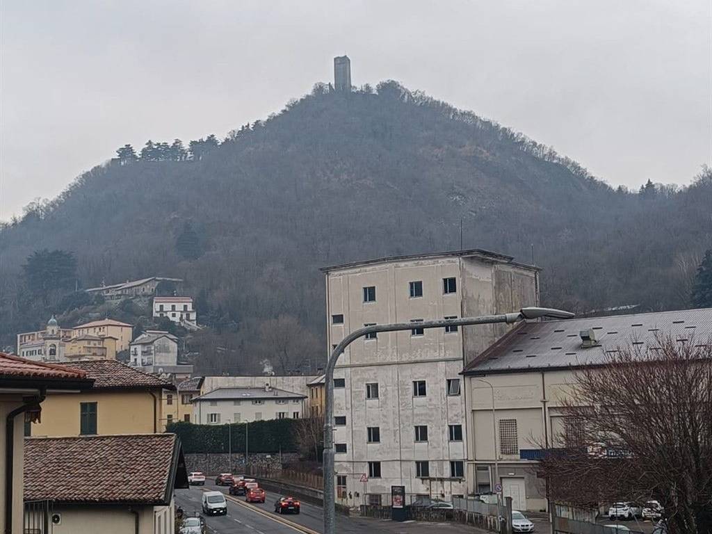appartamento in vendita a Como in zona Borghi