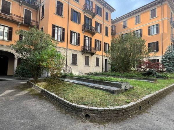 appartamento in vendita a Como in zona Como Centro