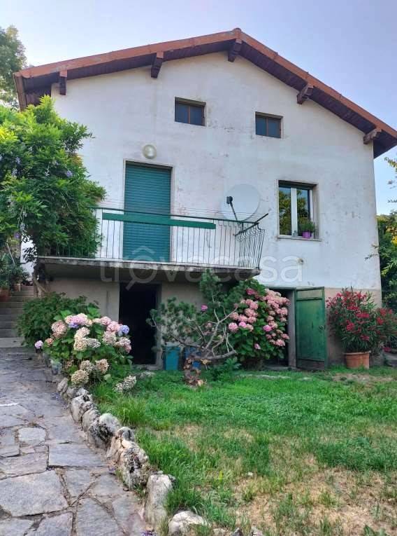 casa indipendente in vendita a Como in zona Civiglio