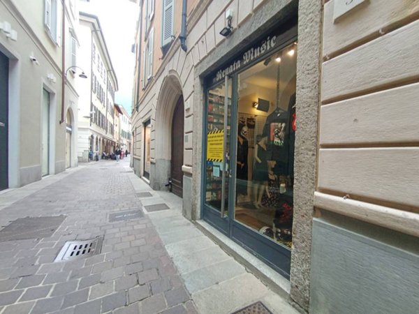 negozio in vendita a Como in zona Como Centro