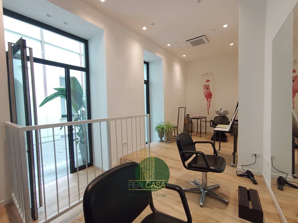 negozio in vendita a Como in zona Como Centro