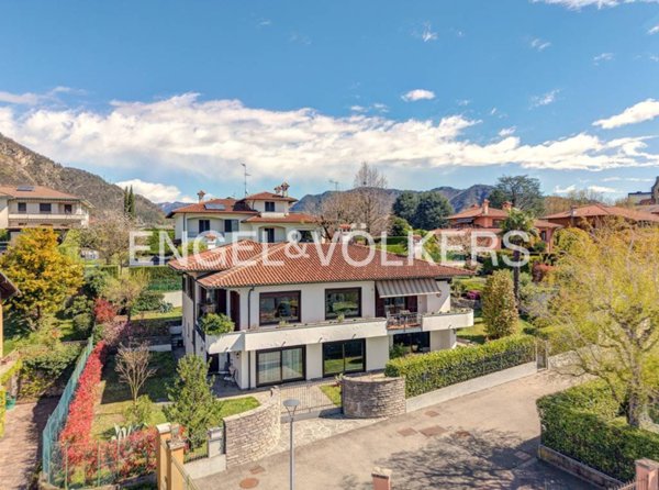 casa indipendente in vendita a Como in zona Sagnino