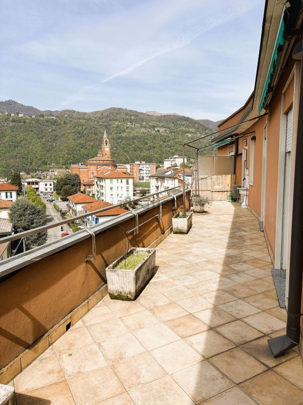 appartamento in vendita a Como in zona Lora