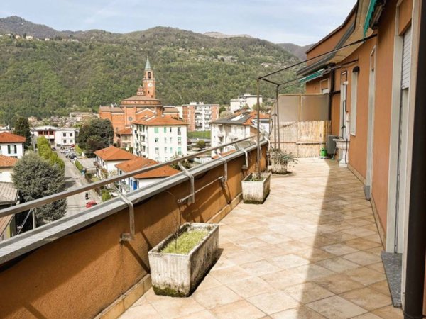 appartamento in vendita a Como in zona Lora
