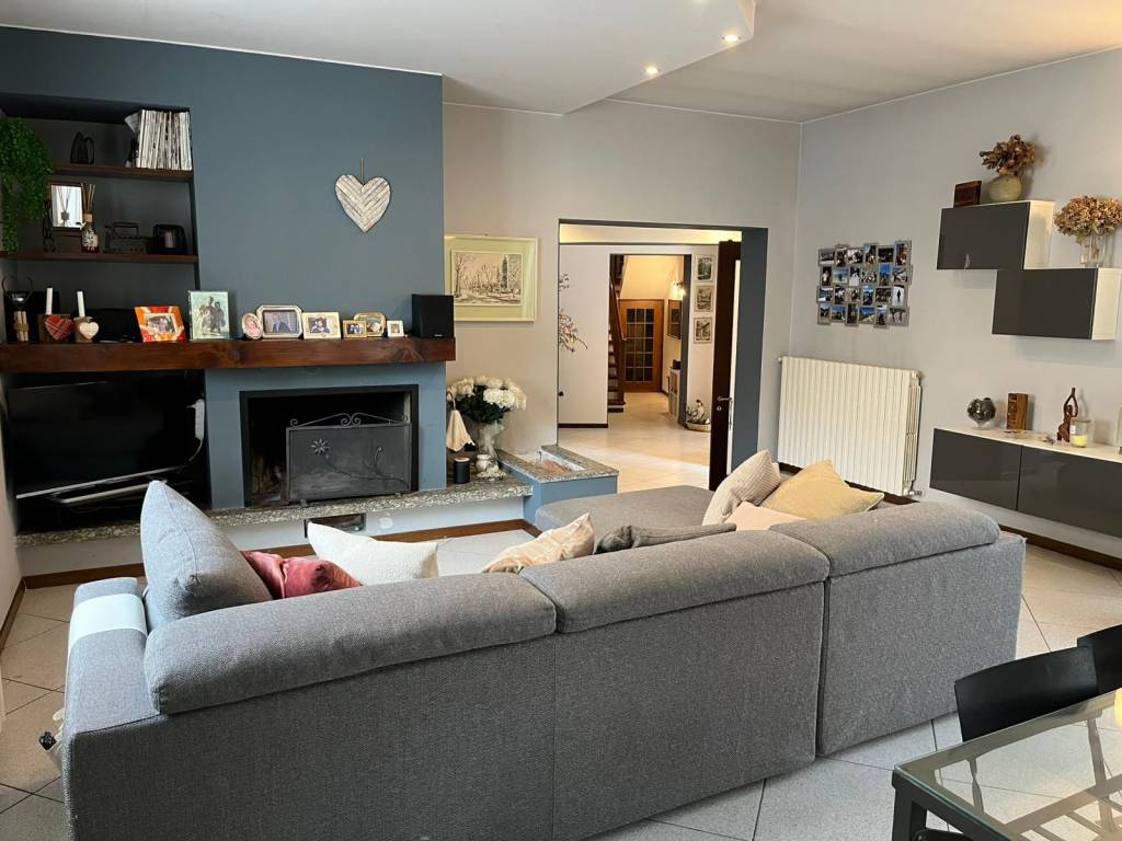 appartamento in vendita a Como in zona Tavernola