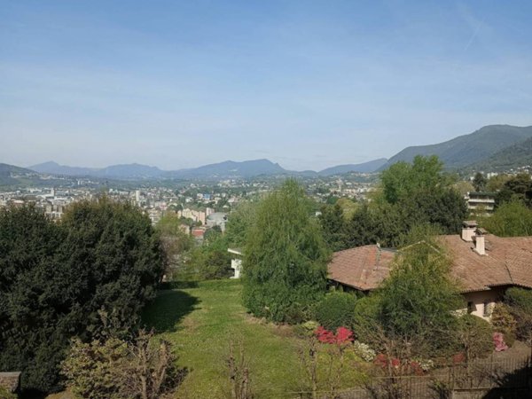 appartamento in vendita a Como in zona Sagnino