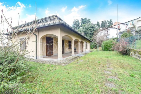 casa indipendente in vendita a Como in zona Albate