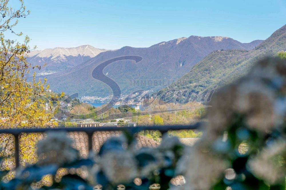 appartamento in vendita a Como in zona Tavernola