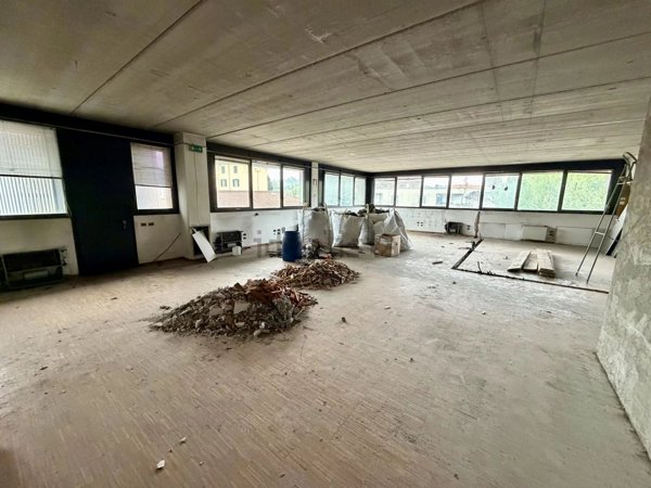 ufficio in vendita a Como in zona Camerlata