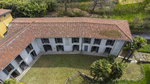 casa indipendente in vendita a Como in zona Albate