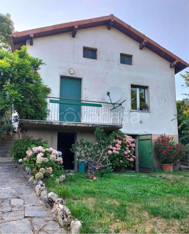 casa indipendente in vendita a Como in zona Civiglio