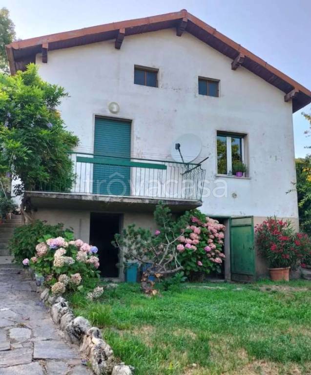 casa indipendente in vendita a Como in zona Civiglio