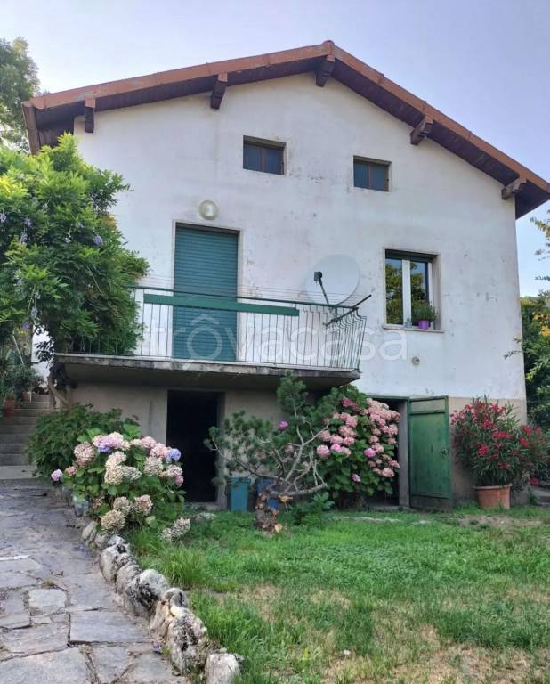 casa indipendente in vendita a Como in zona Civiglio