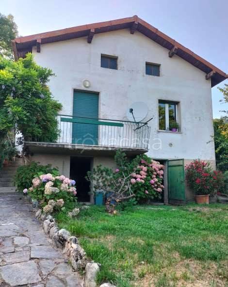 casa indipendente in vendita a Como in zona Civiglio