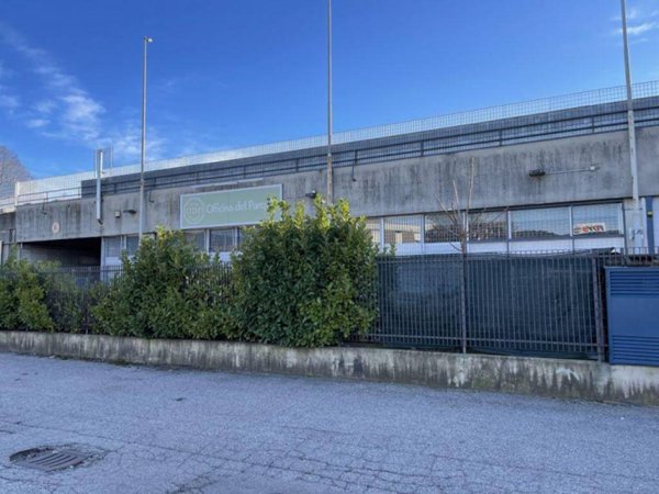 locale commerciale in vendita a Como in zona Prestino