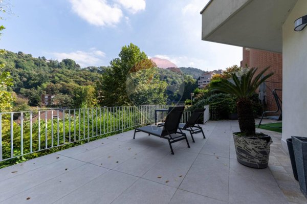 casa indipendente in vendita a Como in zona Borghi