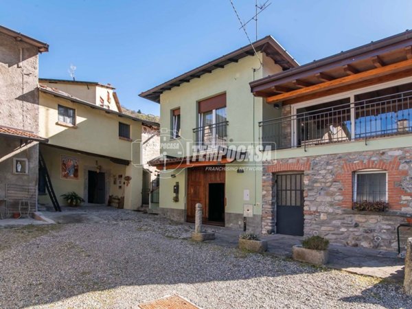 casa indipendente in vendita a Como in zona Camnago Volta