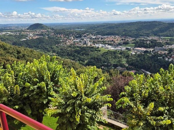 appartamento in vendita a Como in zona Civiglio