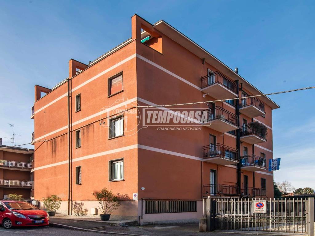 appartamento in vendita a Como in zona Lora