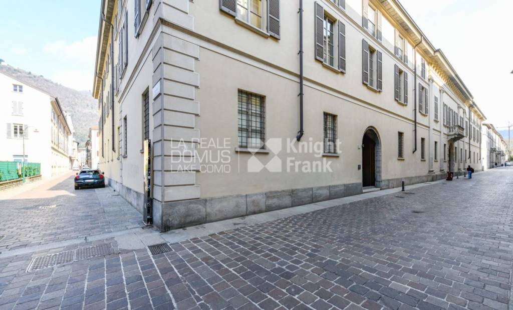 appartamento in vendita a Como in zona Piazza Volta