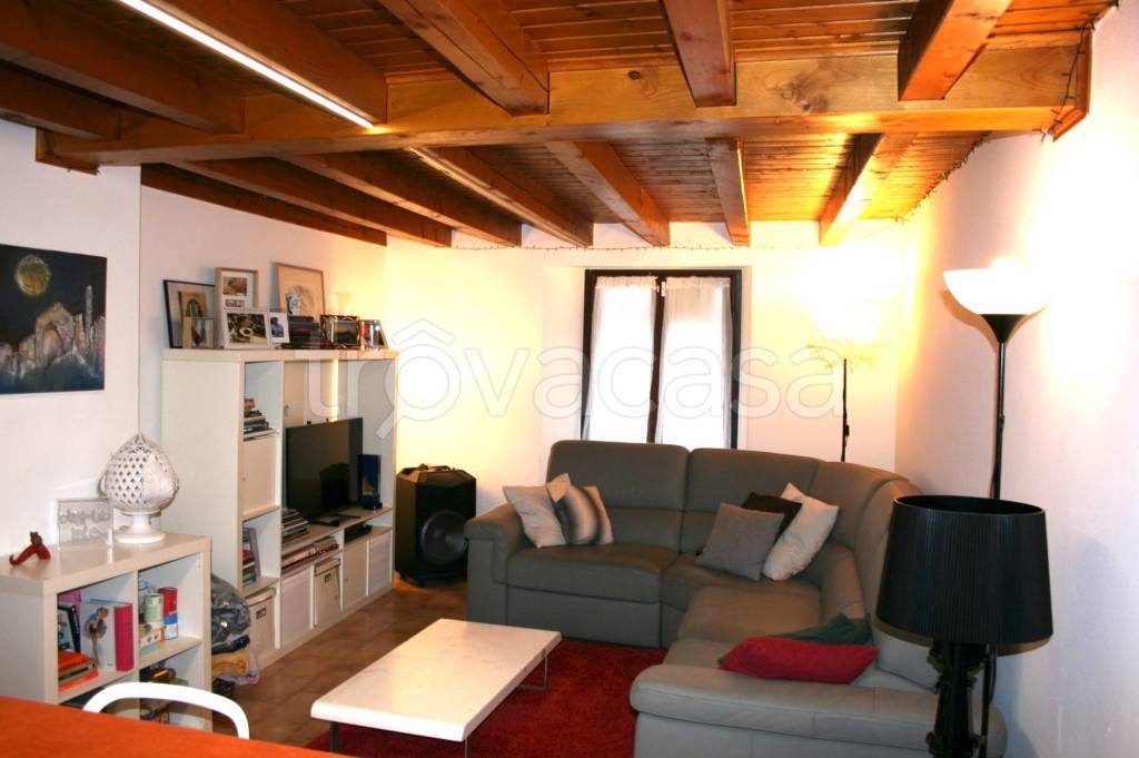 appartamento in vendita a Como in zona Borghi