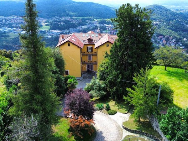 appartamento in vendita a Como in zona Grotta