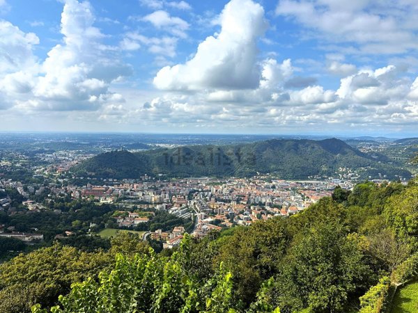 appartamento in vendita a Como in zona Civiglio