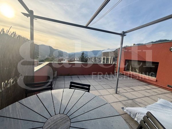 casa indipendente in vendita a Como in zona Rebbio