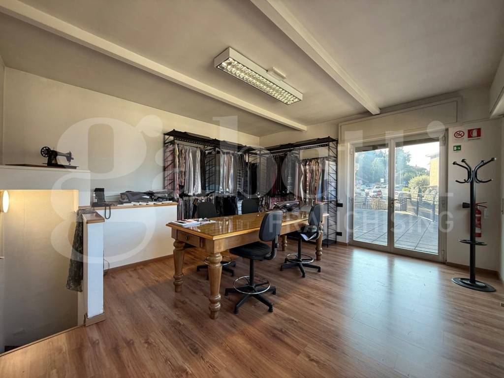 ufficio in vendita a Como in zona Lora