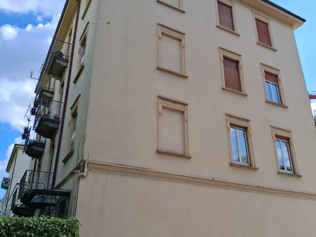 appartamento in vendita a Como in zona Lora