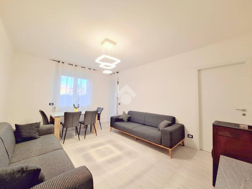 appartamento in vendita a Como in zona Rebbio