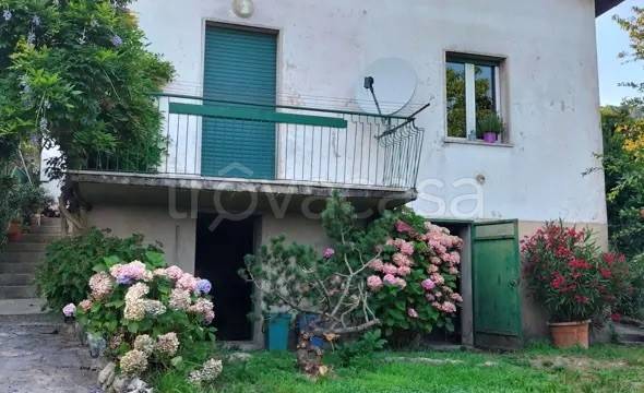 casa indipendente in vendita a Como in zona Civiglio