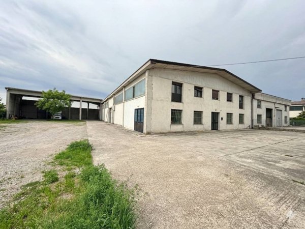 locale commerciale in vendita a Como in zona Camerlata