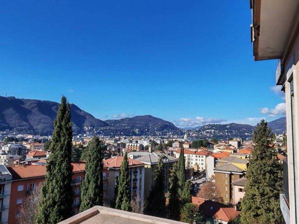 appartamento in vendita a Como in zona Borghi