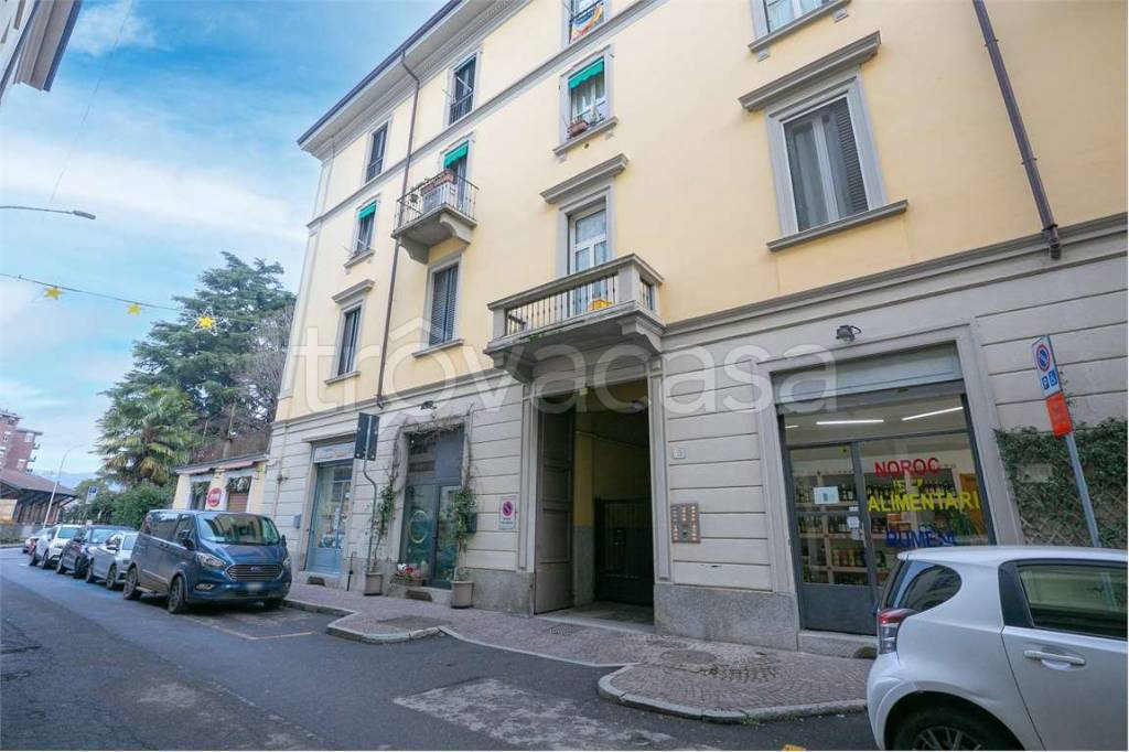 appartamento in vendita a Como in zona Borghi