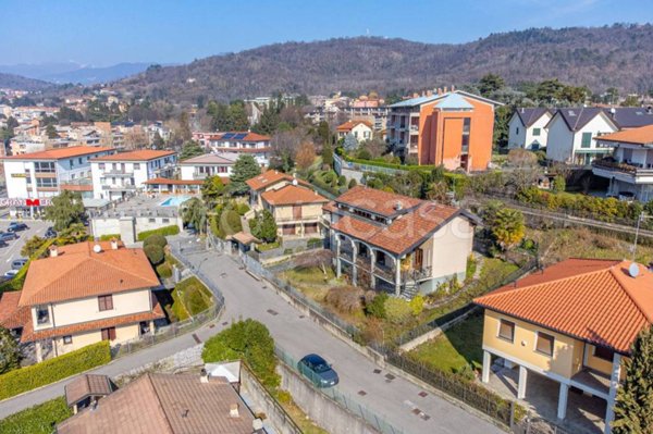casa indipendente in vendita a Como in zona Prestino