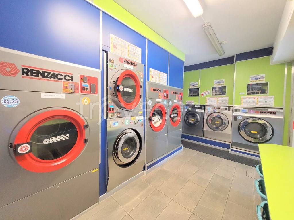 negozio in vendita a Como in zona Sagnino